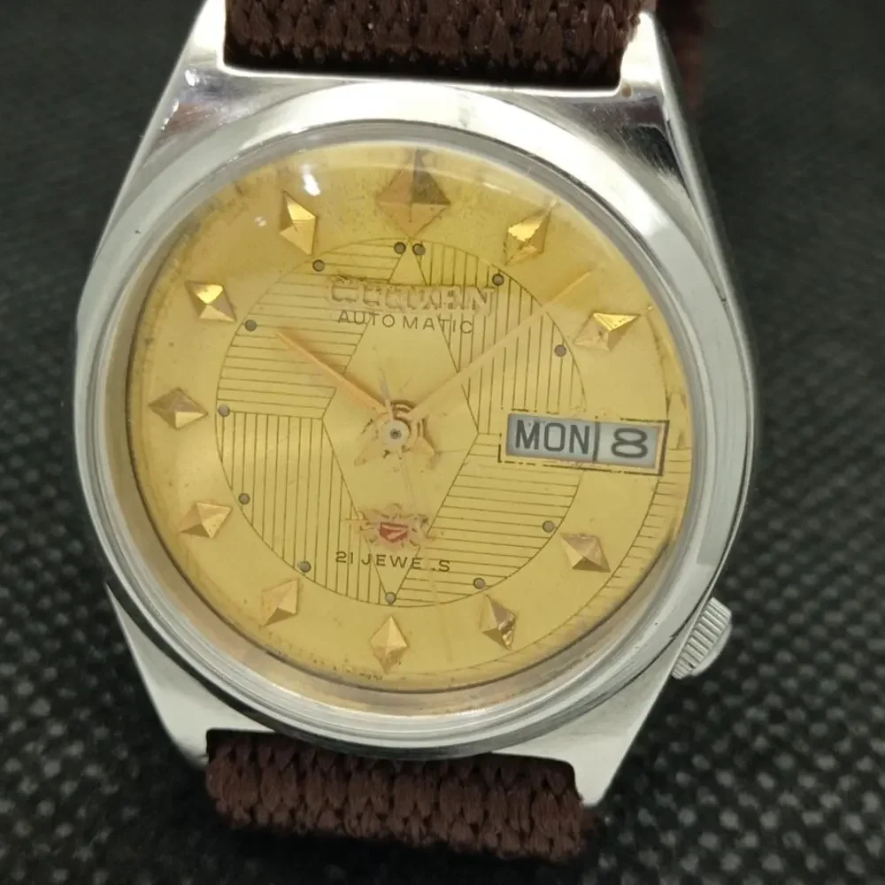 Vintage 1977 Citizen Automatic Mens Silver Watch W/daydate & Gold accents